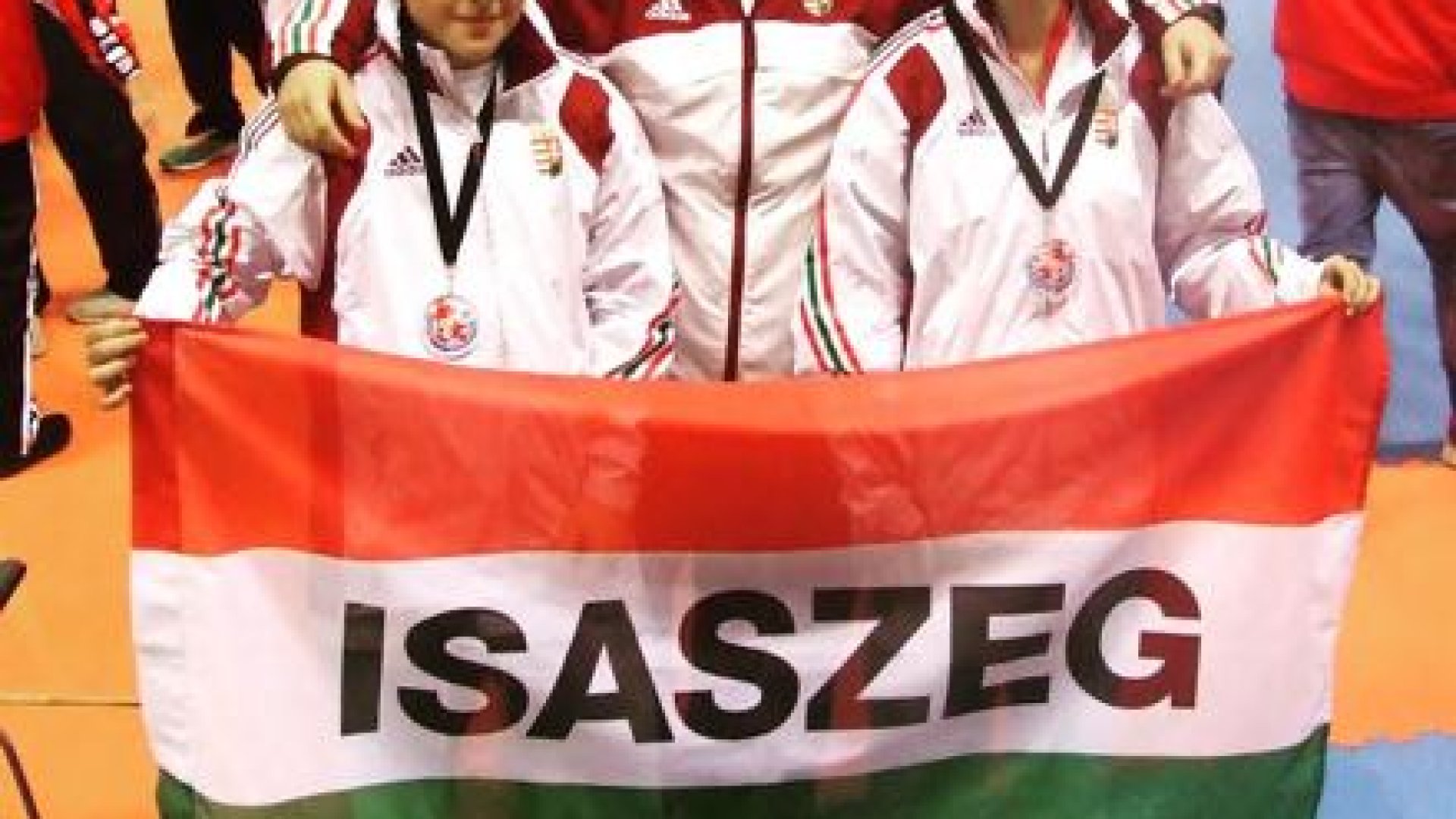 Európa-bajnokság - isaszegi bronzérmek Két bronzérem az Eb-ről karatéban
