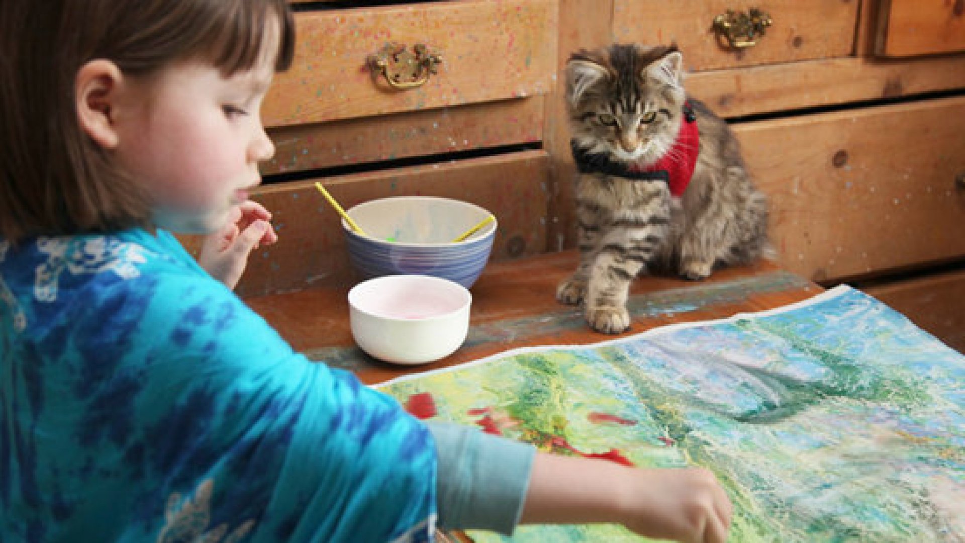 Az autizmuson túl – egy 5 éves kislány Monet szerű festményei