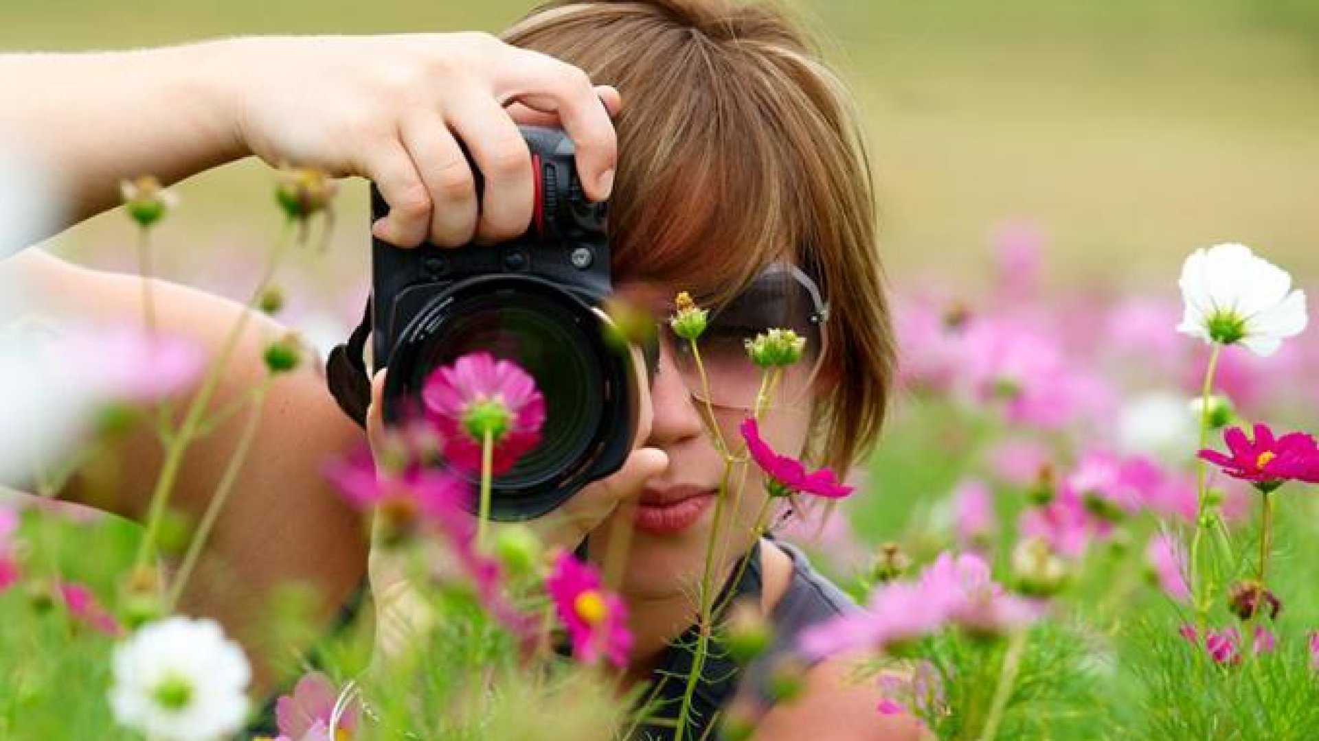 Manapság a pénz mindenkinek jól jön, sőt! A sok adó és egyéb levonás miatt fizetésünk így is kevés – és ez csak még kevesebb lesz a gyes vagy gyed alatt. Otthonról végezhető munkák anyukáknak