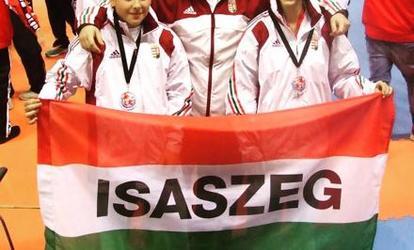 Európa-bajnokság - isaszegi bronzérmek Két bronzérem az Eb-ről karatéban