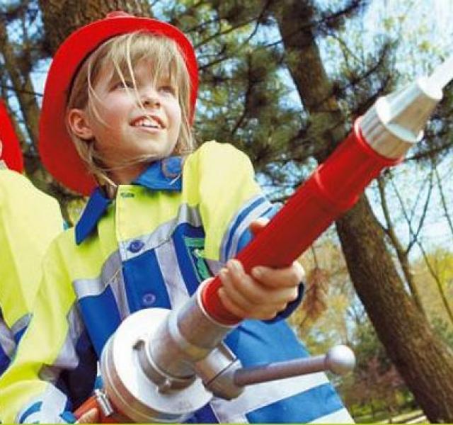 Tűzoltólaktanya látogatás gyermeknapon Keressétek fel a legközelebbi tűzoltólaktanyát gyermeknap alkalmából