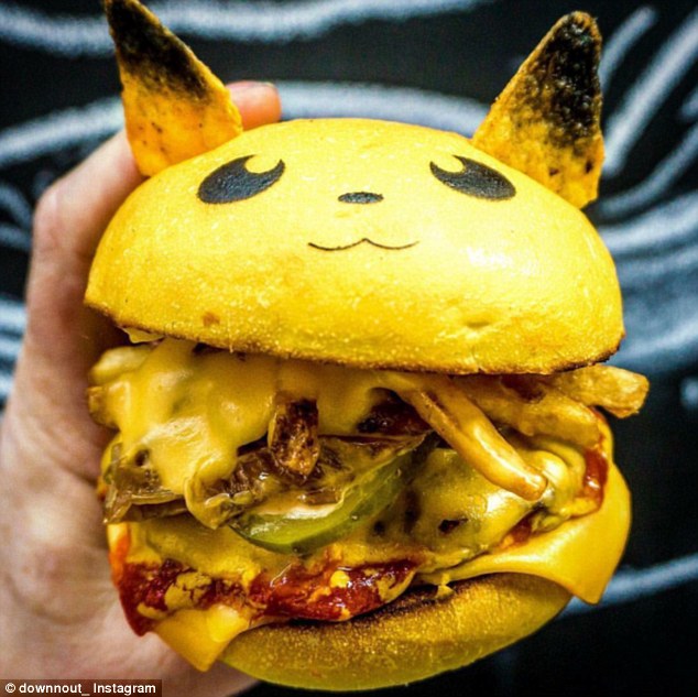 Pokemon őrület a gyorséttermekben! Furcsa hamburgerek limitált kiadásban! Te megennéd őket?